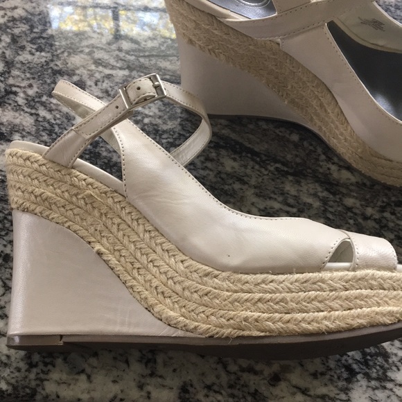 Jessica Simpson Off white platform sandals - Picture 2 of 12